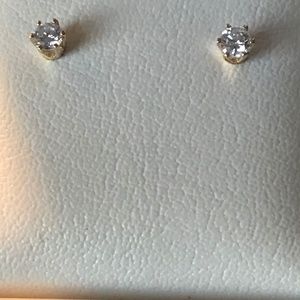 Diamond Studs 6 Prong Setting. 14 K Yellow Gold.